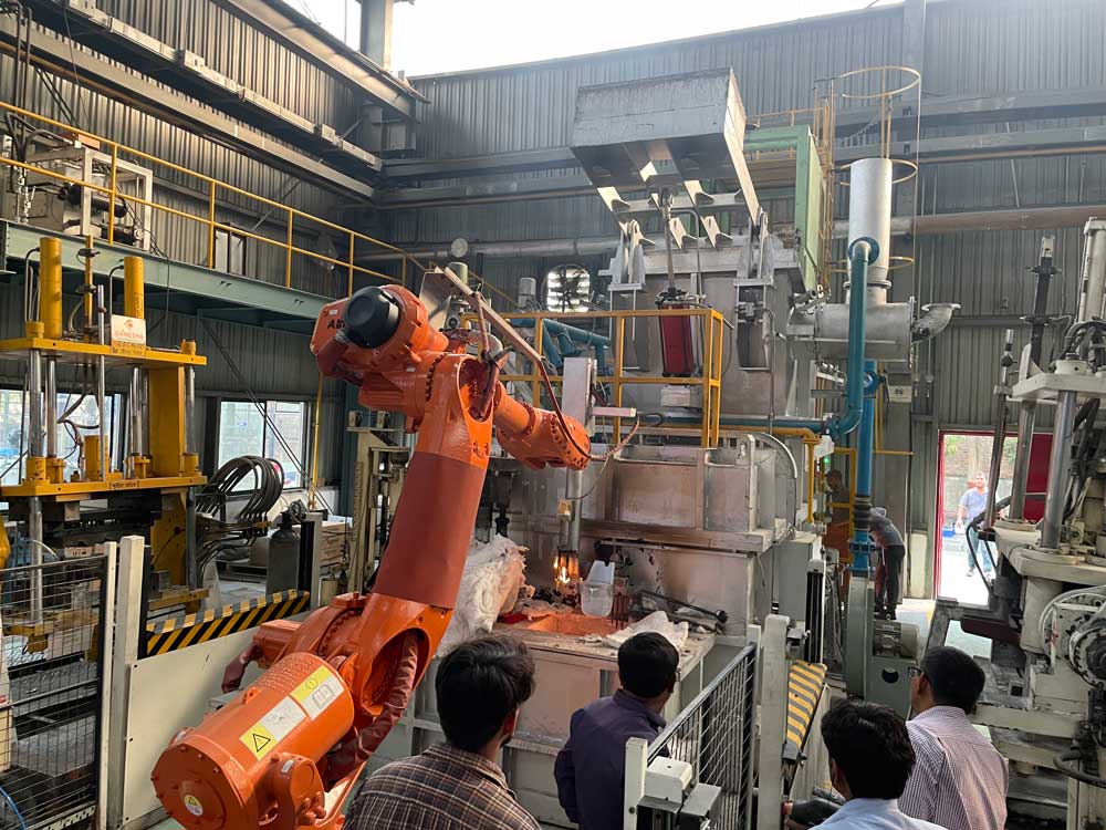 automated-metal-transfer-and-pouring-system